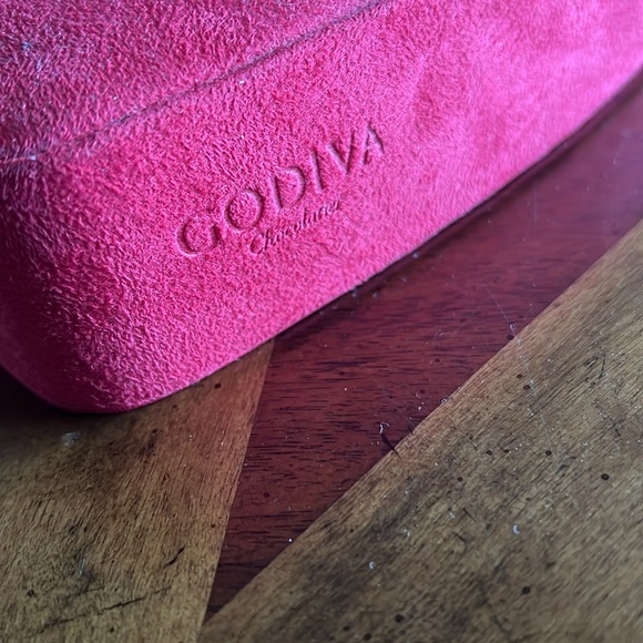 Pussycat Dolls Autographed Godiva Box - Picture 3 of 6